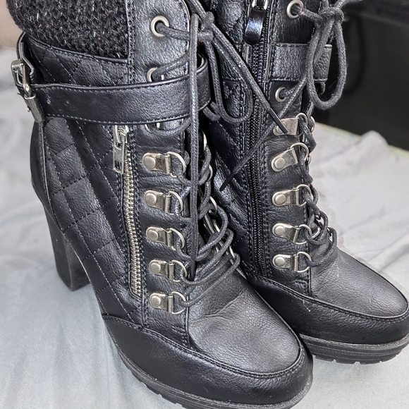 Black Quilted Women's High-Heel Ankle Boots - 6.5 - Picture 3 of 6